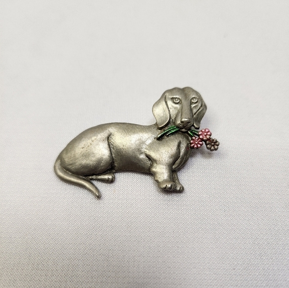 JJ Jonette Pewter Dachshund Holding Flowers Brooch Pin - Picture 9 of 9